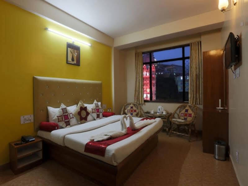 Harmony Purple Mall Road Hotel Shimla Bagian luar foto